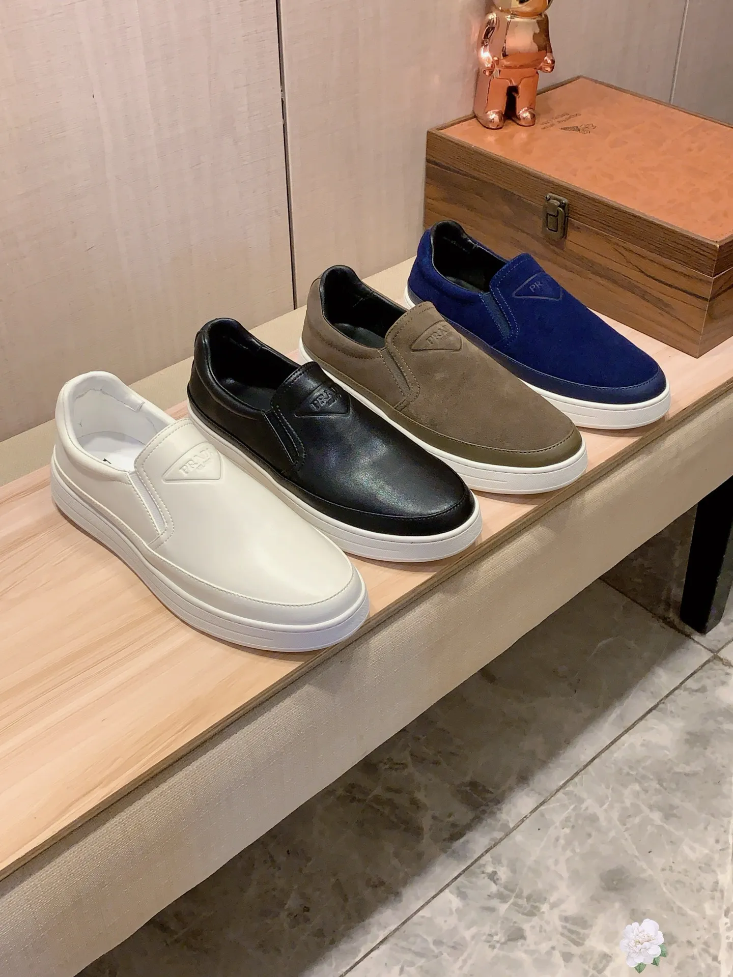 Men's Men's Shoes💰442💰💰🎩🎩[Lightning][Lightning] "PRADA*" The latest and most popular casual shoes, top brand [seduce] luxury ~ purchasing agency, top quality ~. [Strong] The upper is made of imported breathable cowhide with material ➕ breathable sheepskin feet (•) and fine workmanship. The original stylish and stylish soft rubber wear-resistant and non-slip outsole is light and comfortable on the feet. The real thing looks better when photographed. b66: code: 38-44, 4️⃣ colors selected